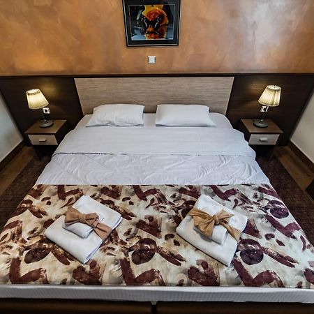 Hotel Albo Bor Luaran gambar