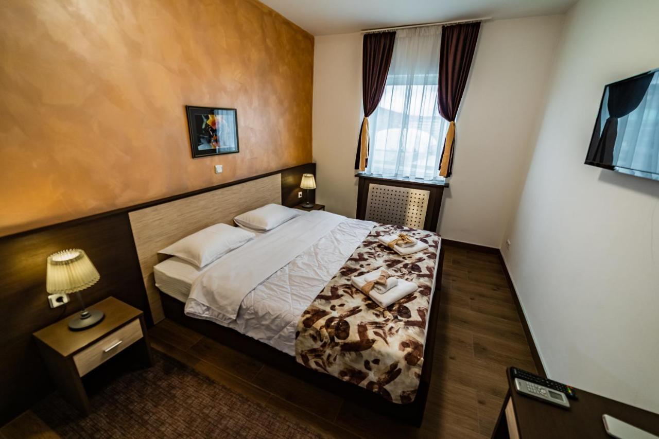 Hotel Albo Bor Luaran gambar