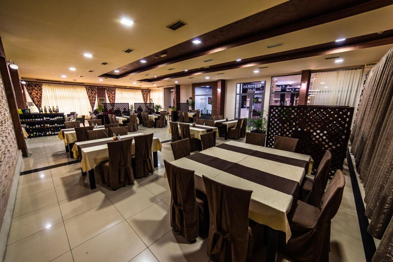 Hotel Albo Bor Luaran gambar