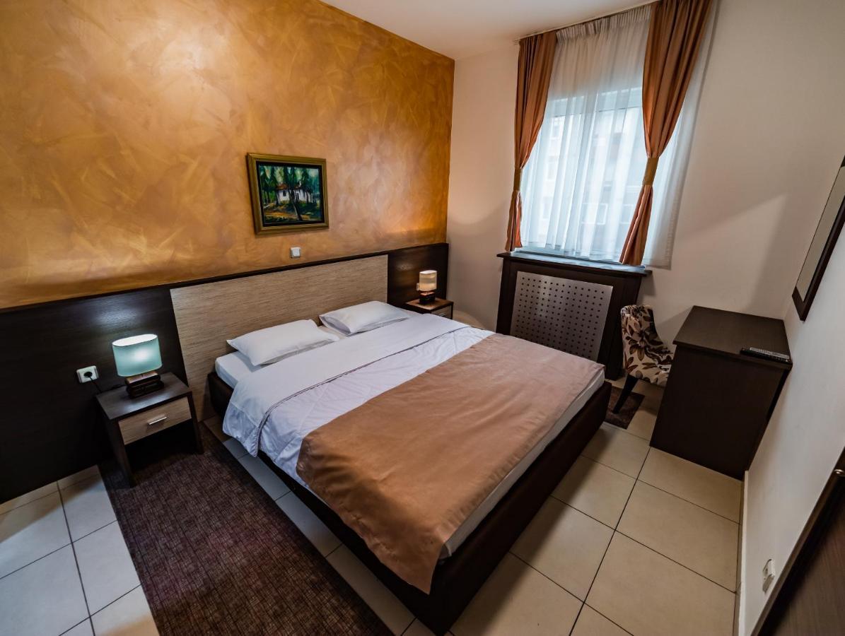 Hotel Albo Bor Luaran gambar