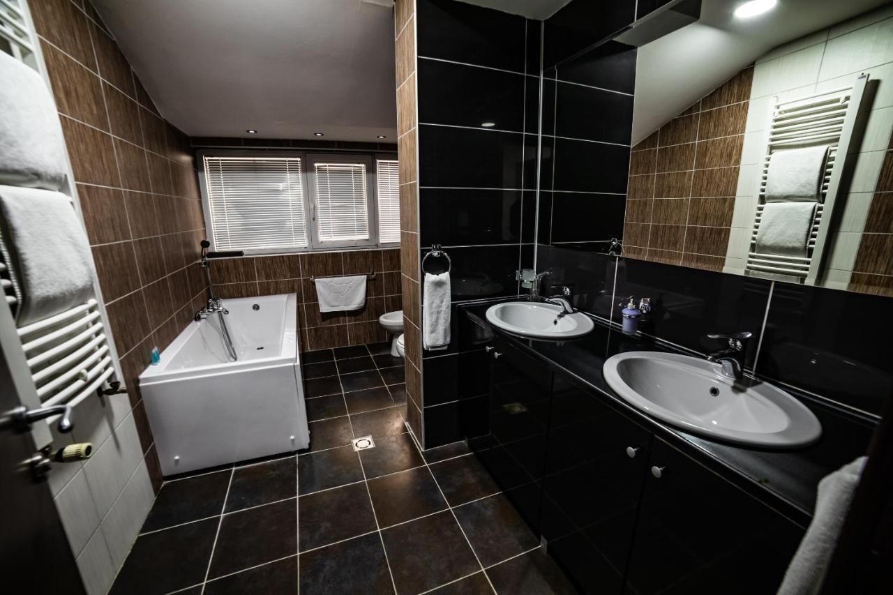 Hotel Albo Bor Luaran gambar