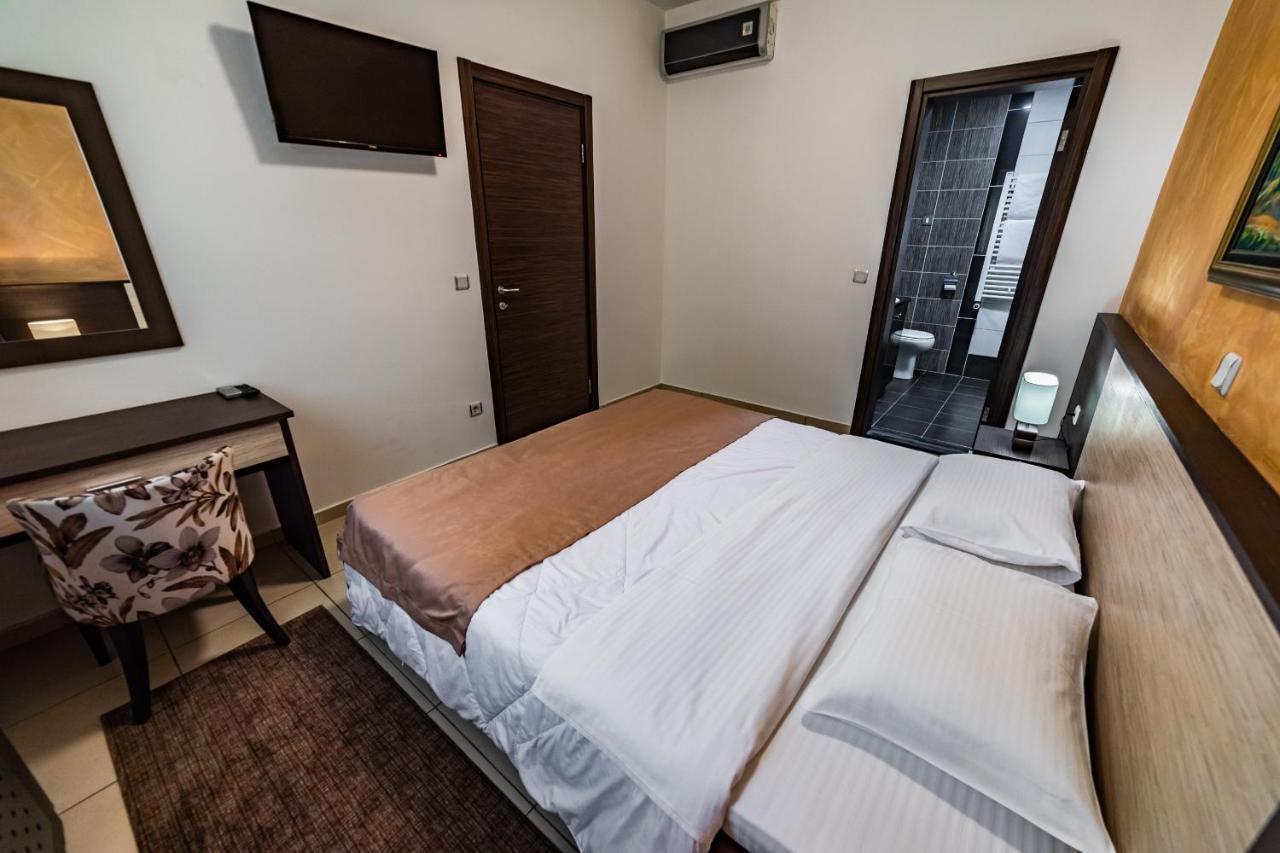 Hotel Albo Bor Luaran gambar