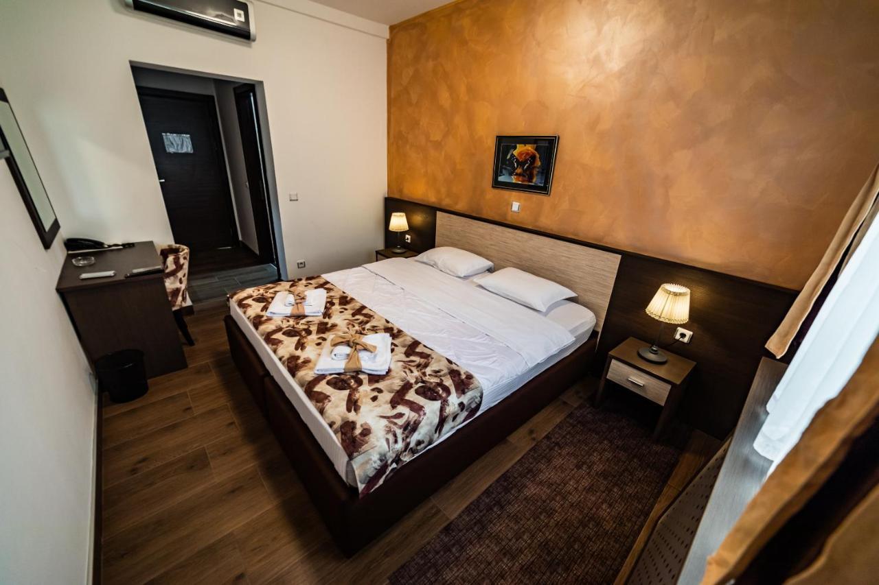 Hotel Albo Bor Luaran gambar