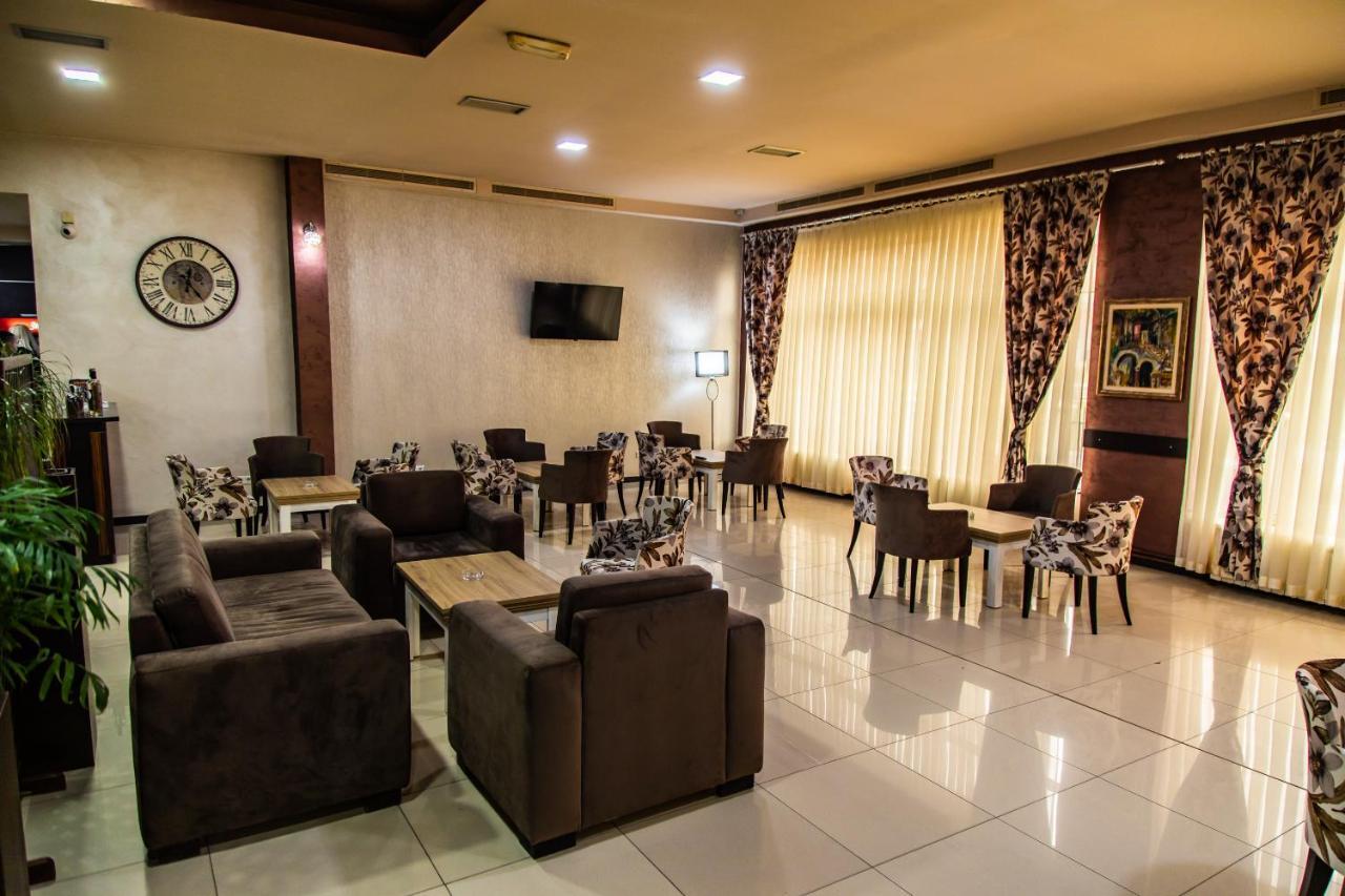 Hotel Albo Bor Luaran gambar